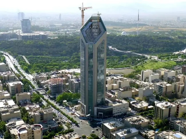 نقش هرم راه سازان (Heram Rah Sazan) در ساختمان بانک مرکزی آینده